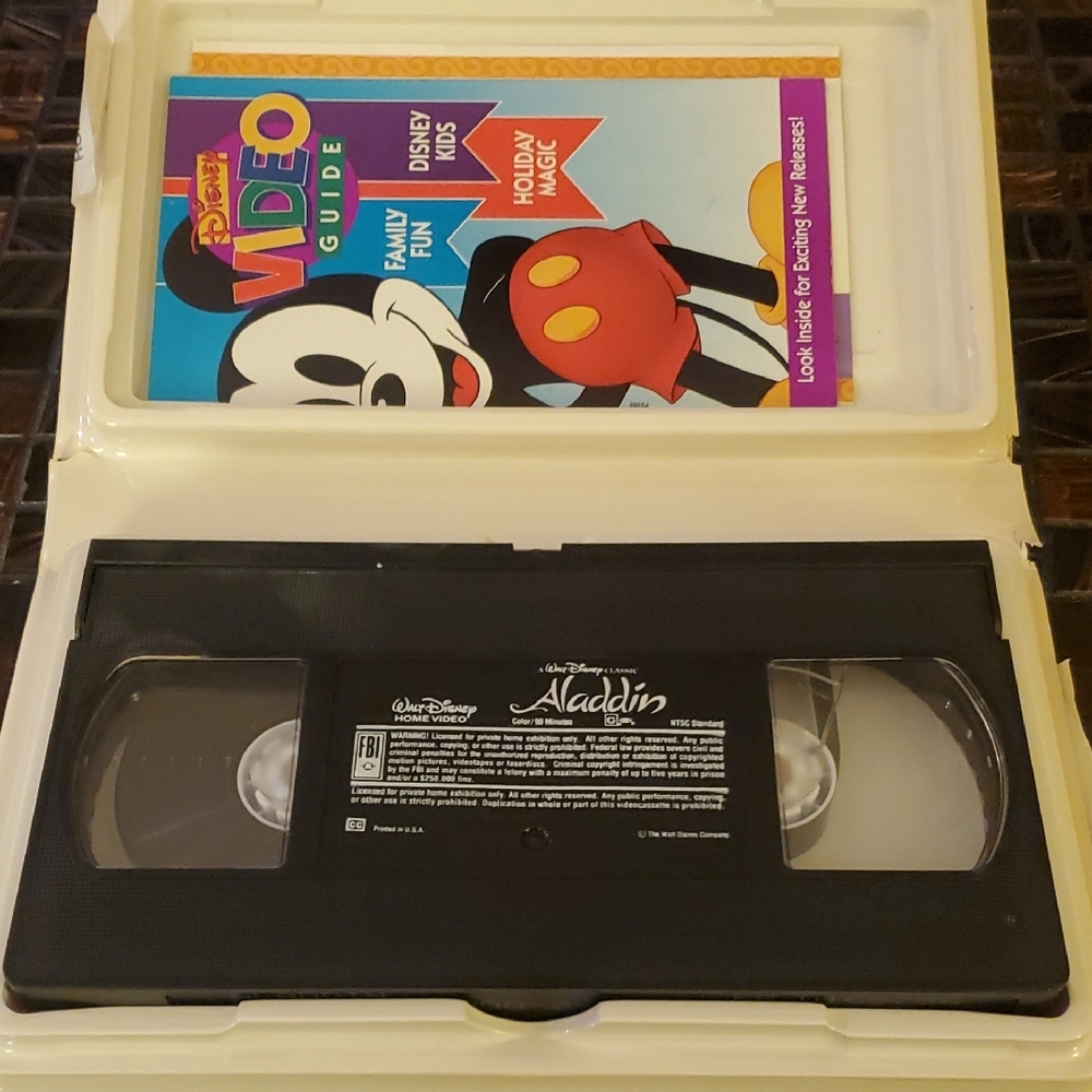 Disney Aladdin VHS with Purple and Blue Cover - Picture 3 of 4